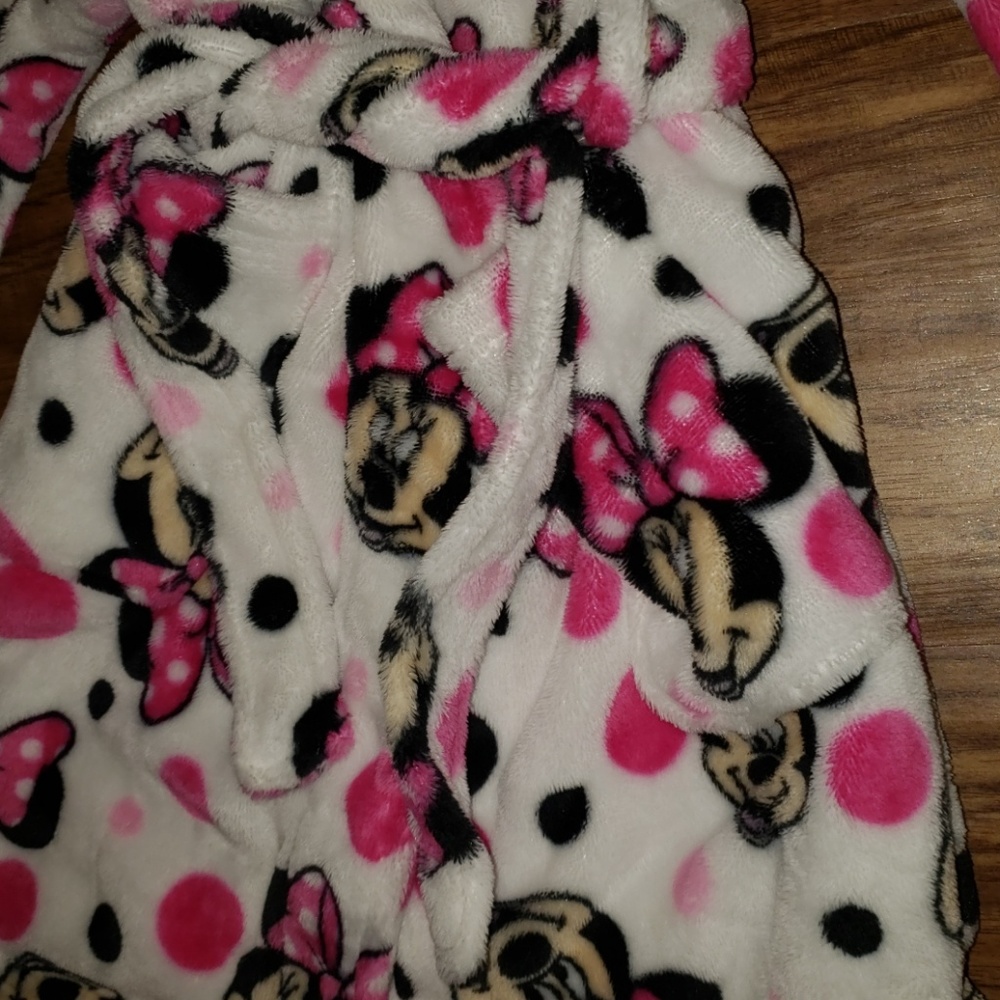 Minnie Mouse Robe - Picture 2 of 6